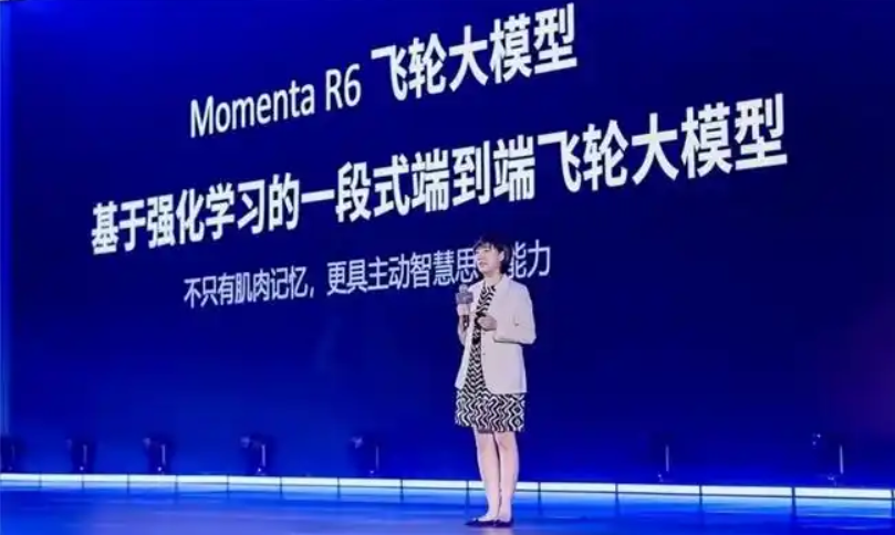 Momenta R6飞轮大模型