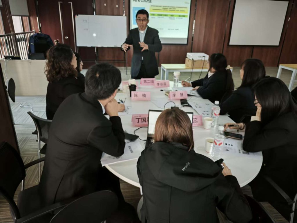 田志刚为中国人民保险95518培训AI知识库搭建与运营实操课程,工作坊形式